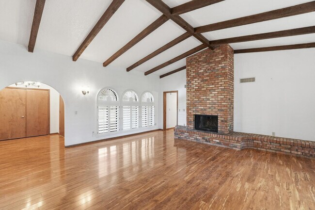 Building Photo - 1003 E Calle Monte Vista