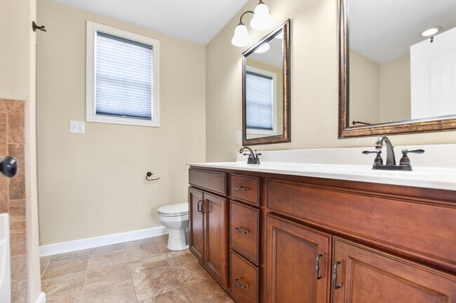 Building Photo - Pet Friendly Three Bedroom!