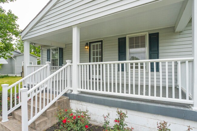 Building Photo - Lovely Home in Old Hickory