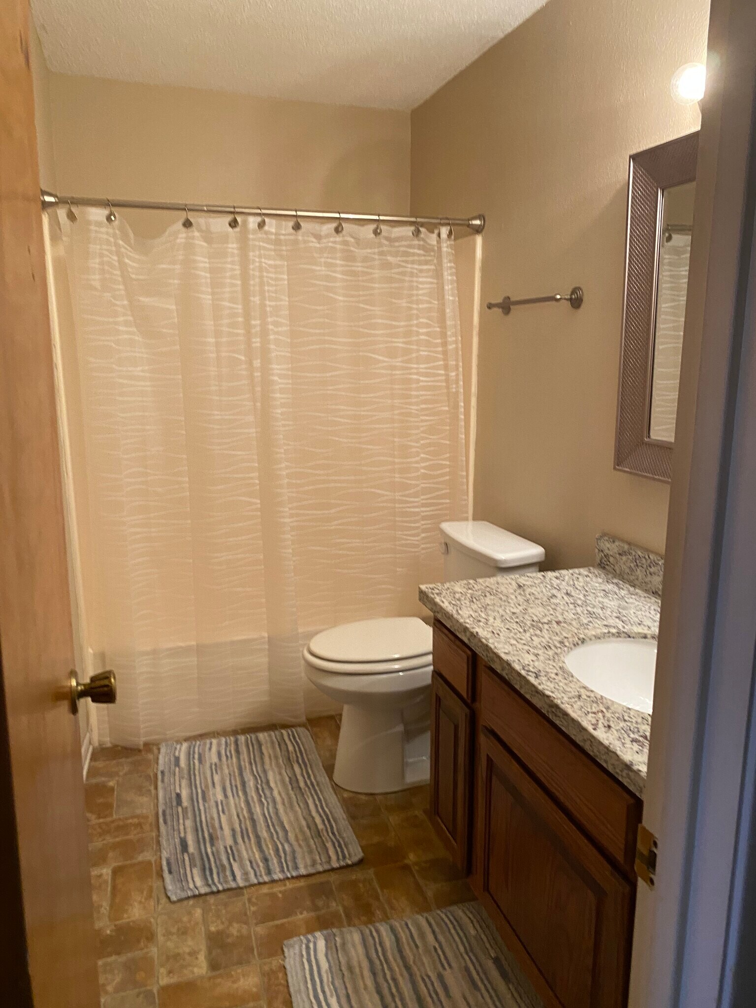 bath 2 - 1119 Nichols Ave