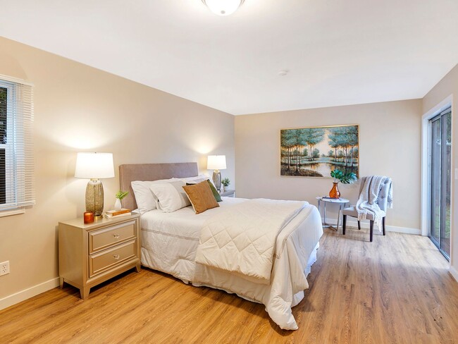 Building Photo - MID-CENTUTY MODERN 4 BEDROOM/2 BATH HOME-MUST SEE TO APPRECIATE!!