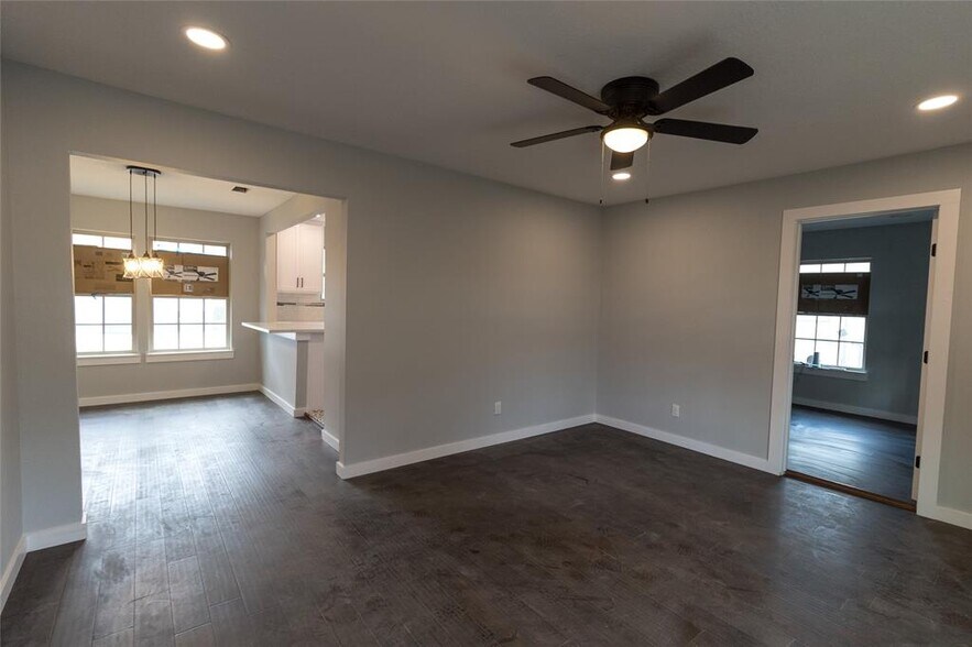 Building Photo - 7652 Teesdale Dr