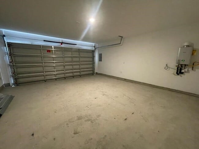 Building Photo - 275 Lisa Marie Dr