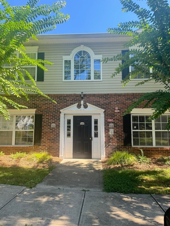 Building Photo - Beautiful 2 bed 2 bath Condo - In Great Lo...