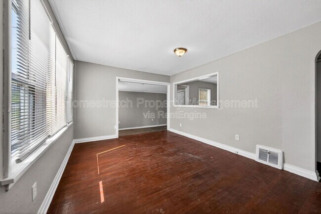 Building Photo - 605 Abston St