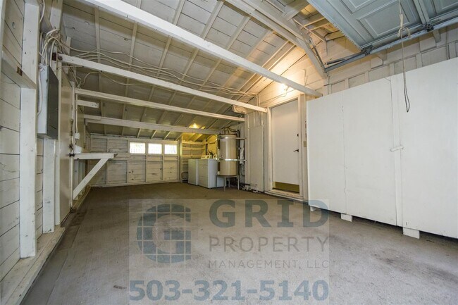 Building Photo - 2 Bedroom Home Available in Southeast Portland