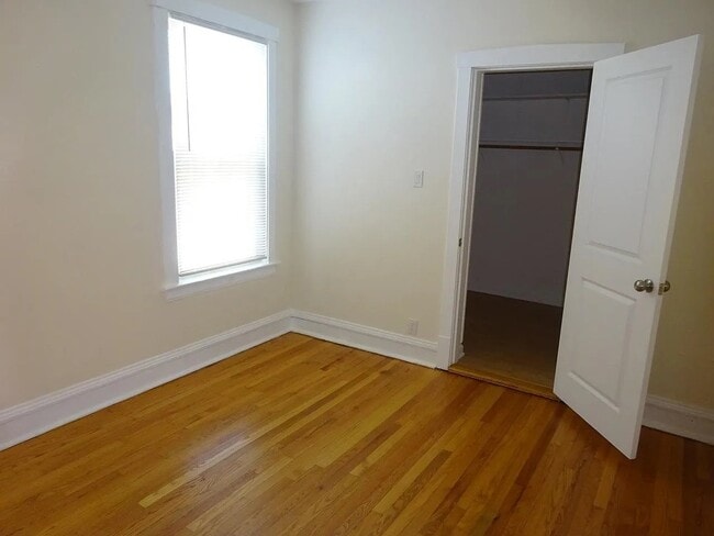 Building Photo - 5354 W Byron St