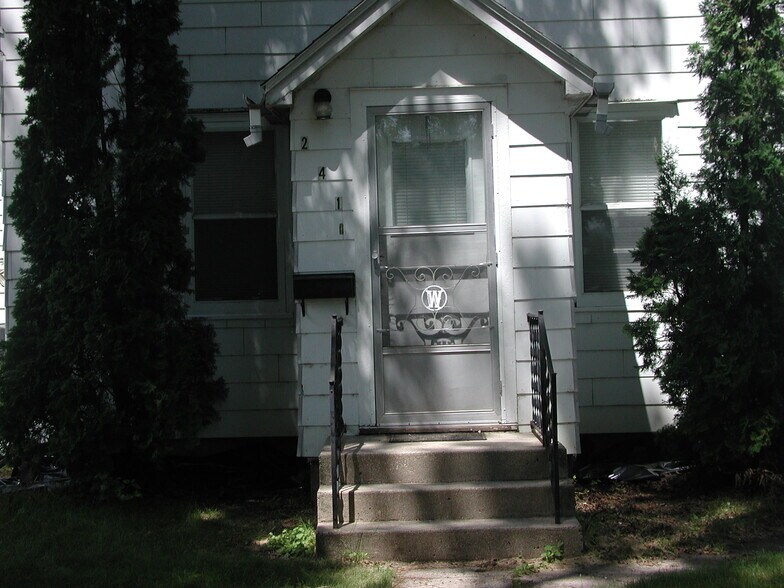 Building Photo - 241 E Ronning Ave