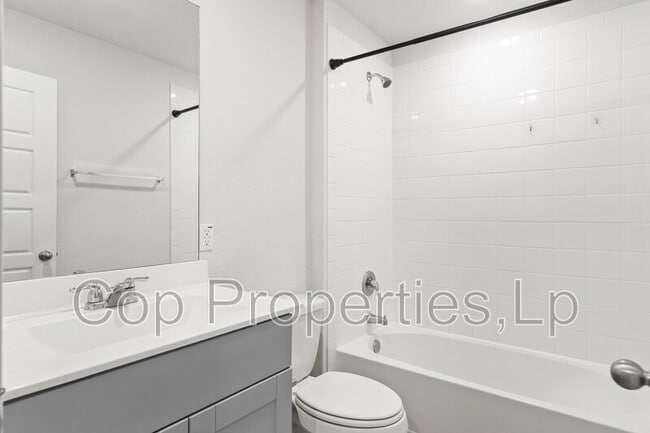 Building Photo - 374 Wayne Wy