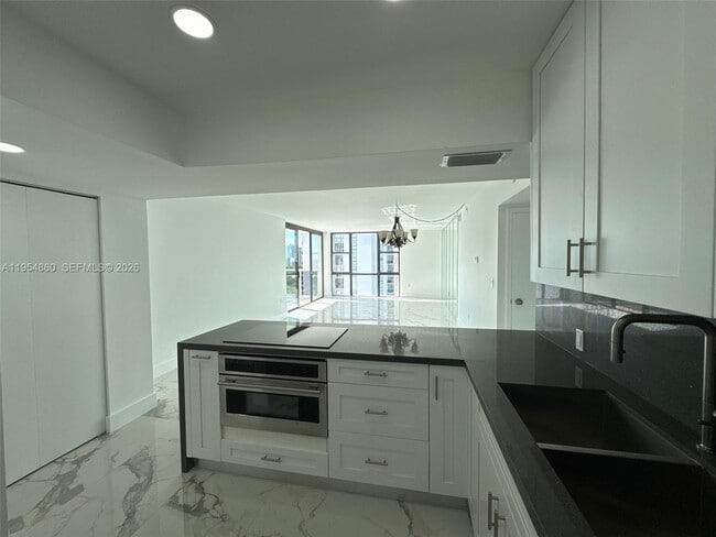 Building Photo - 3675 N Country Club Dr