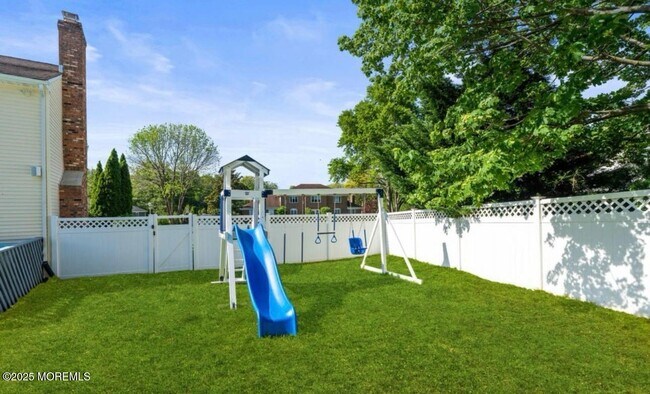 Building Photo - 16 Bridle Dr