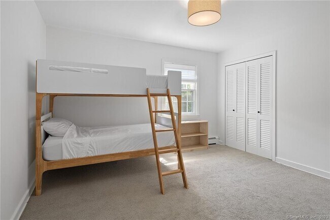 Building Photo - 33 Riverfield Dr