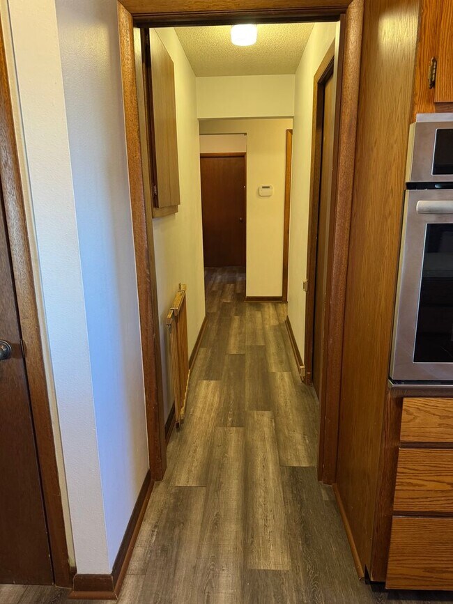 Building Photo - Country living at its best! Traditional farm house avail NOW