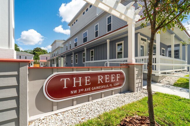 Building Photo - The Reef Townhome NOW LEASING FOR FALL 2026!