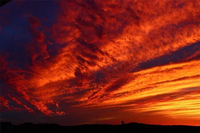 Building Photo - 393 Dayridge Dr