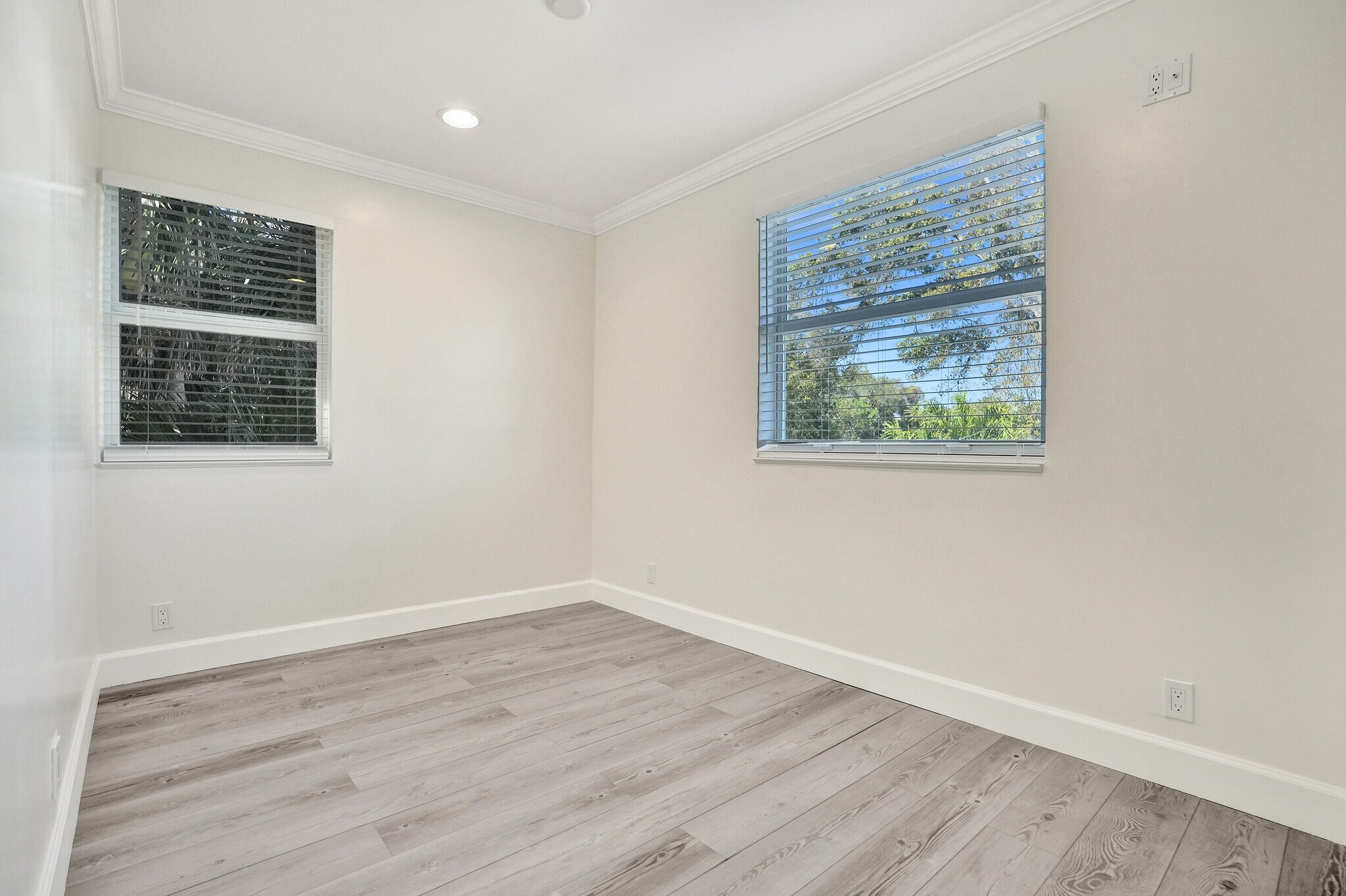 Building Photo - 960 SW 28th St