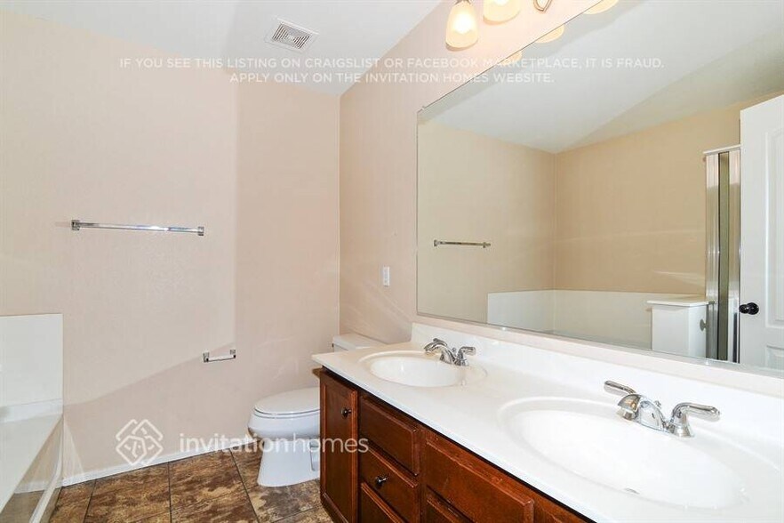 Building Photo - 17091 N 185th Dr