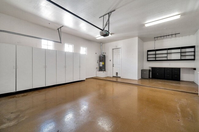 Building Photo - Stunning 4-bedroom, 3-bathroom home located in the desirable Scottsdale, AZ with a Casita! *RENT ...