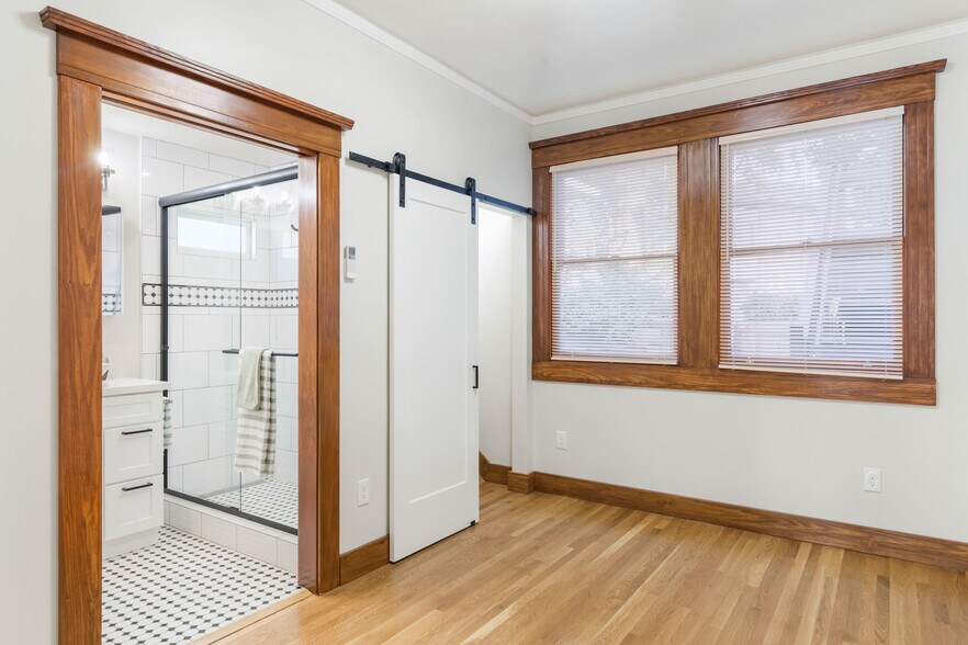 Building Photo - 5944 Claremont Ave