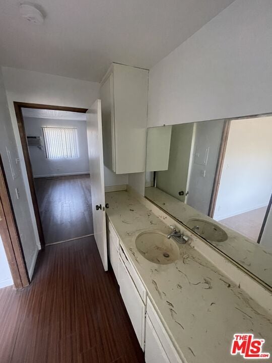 Building Photo - 735 W Milford St