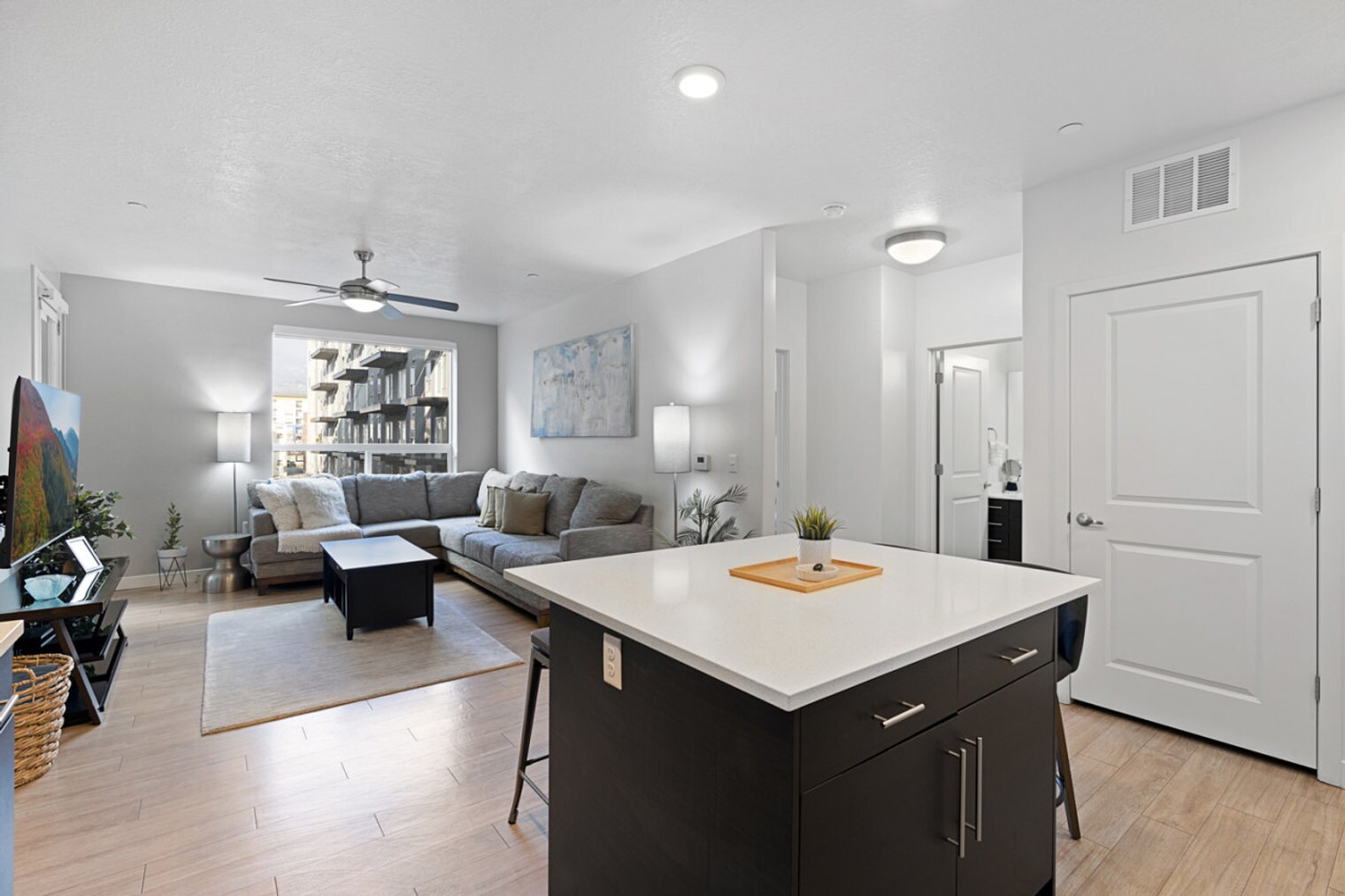 Building Photo - 489 E 400 S
