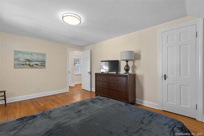 Building Photo - 21 Lilac Ave