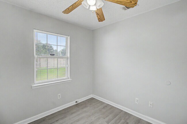 Building Photo - 1651 Latham Ct