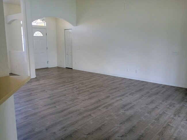 Building Photo - ??????Rent Lowered $ 1,900.00