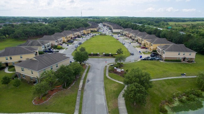 Building Photo - Elegant 2 bedrooms/2 bath condo located in St. Cloud with 1-Car garage