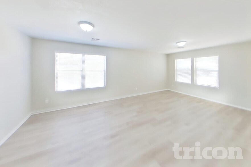 Building Photo - 2626 W Spencer Run