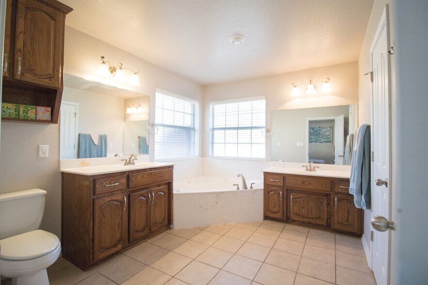 Building Photo - 714 Tundra Dr