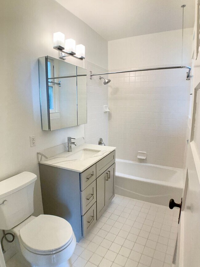 Building Photo - REMODELED and Spacious.  IN-UNIT LAUNDRY! ...