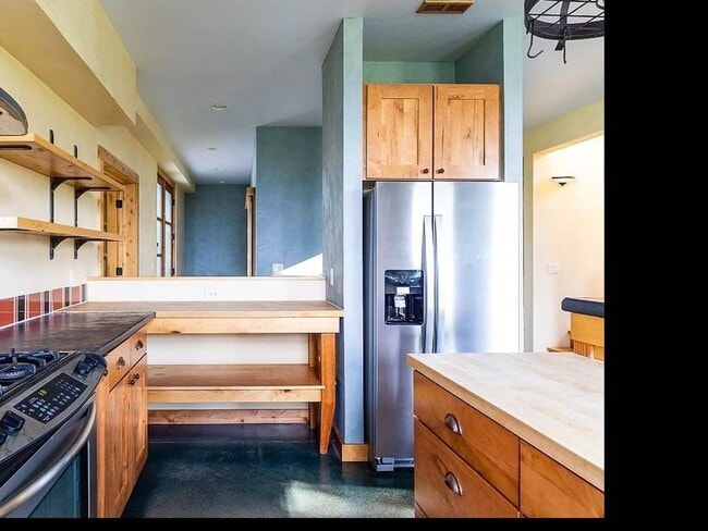 Building Photo - 4 Bedroom 3 Ba  Rare beauty and the essence of Bozeman