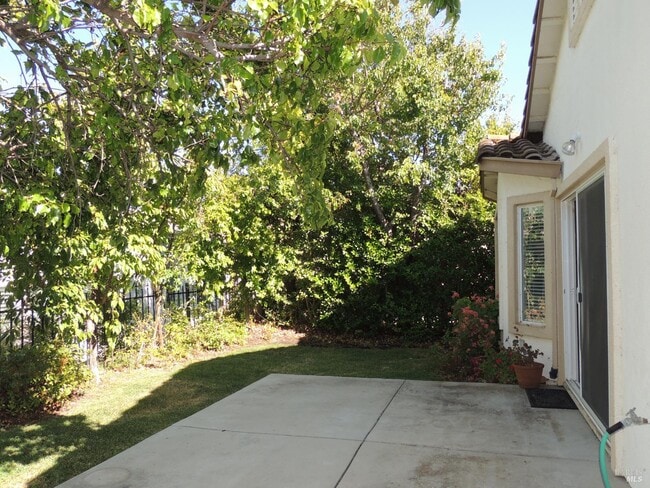 Building Photo - 640 Birch Ridge Dr