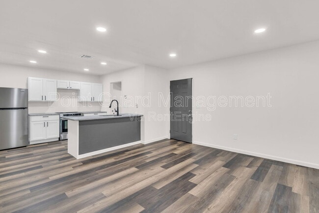 Building Photo - 955 Leroy St
