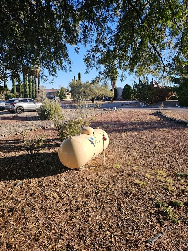 Building Photo - LARGE 4 BED HOME IN HORSESHOE RANCH ESTATES