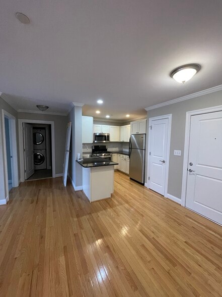 Building Photo - 10 Crowninshield St