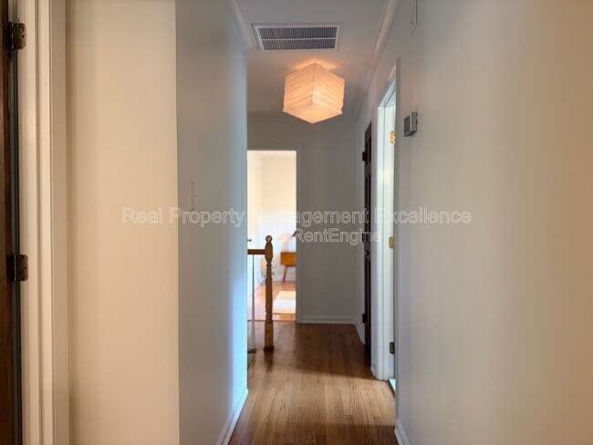 Building Photo - 1208 Nottingham Dr