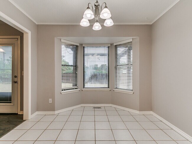 Building Photo - 205 N Rockypoint Dr