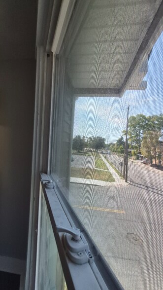 Building Photo - 916 Riverview Terrace