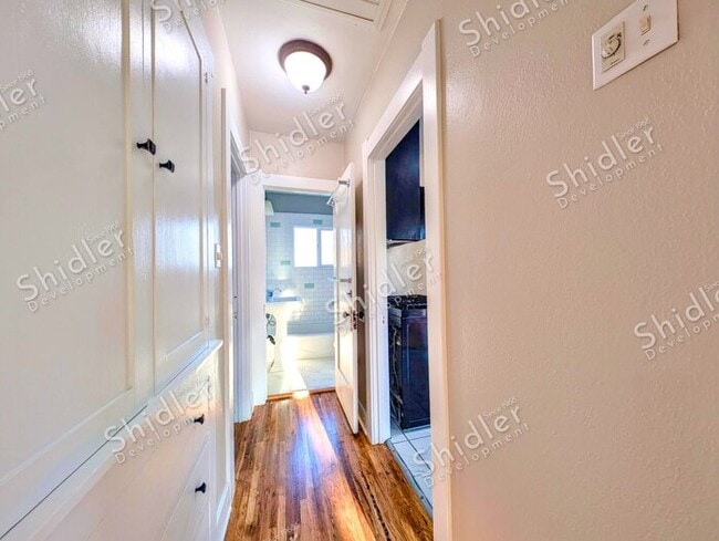 Building Photo - Upgraded Bungalow with Garage