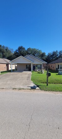 Building Photo - Home near Pelican Park