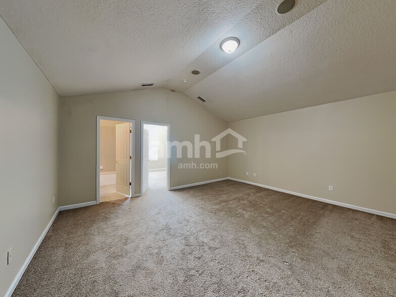 Building Photo - 320 Valverde Ln