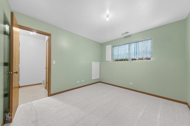 Building Photo - 959 Ellsworth Dr