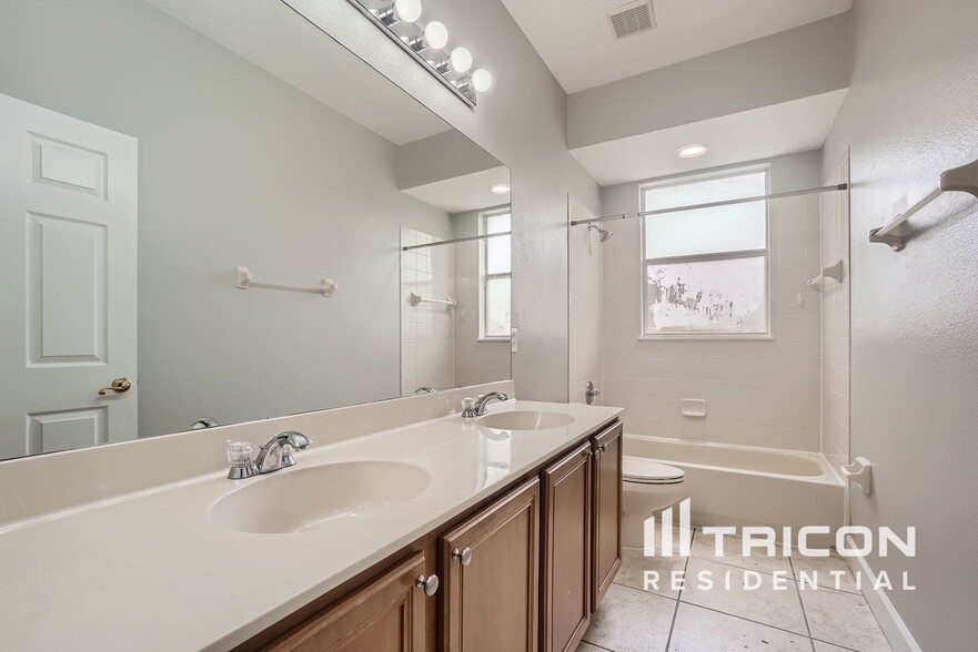 Building Photo - 639 Gulf Land Dr