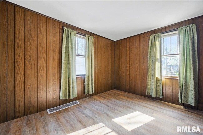 Building Photo - 3110 N Sherwood Ave