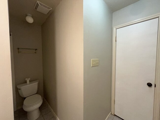 Building Photo - 1037 Stableway Ln