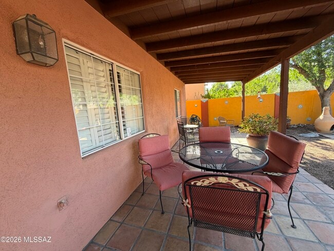 Building Photo - 3777 N Camino Leamaria