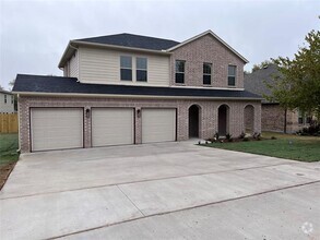 Building Photo - 1607 Fairway Dr