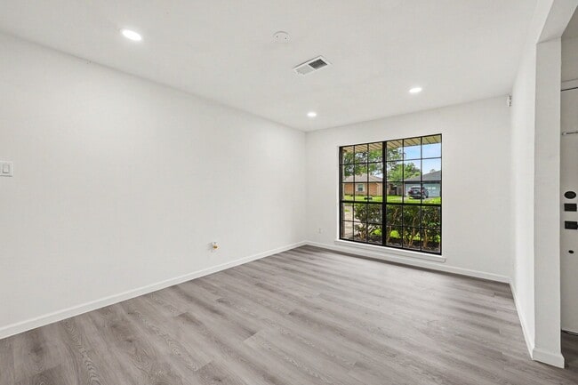 Building Photo - 7607 Grape St